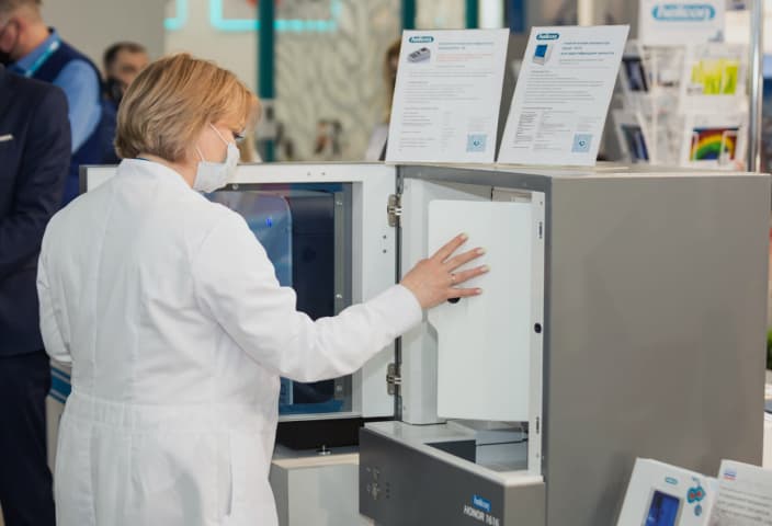 Лаборатория с оборудованием для NGS-секвенирования